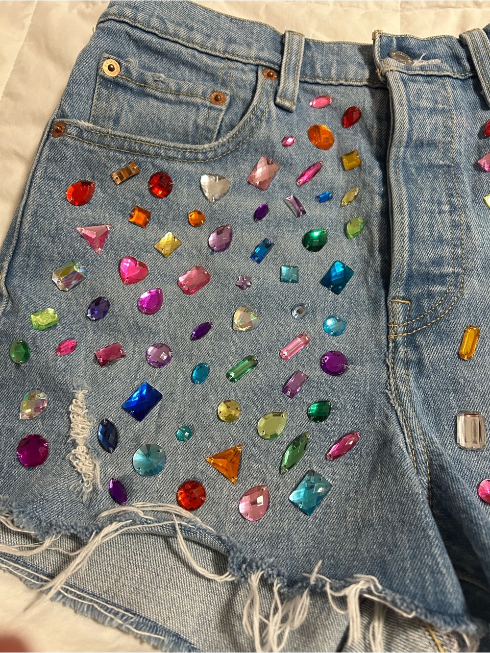 Levis rib cage Denim High-Rise shorts with hand sewn gems size 28 - Picture 4 of 10